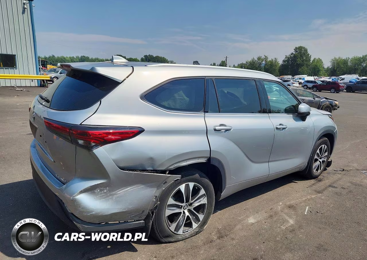 2022 Toyota Highlander Xle VIN:5TDGZRBH0NS570726 - 3