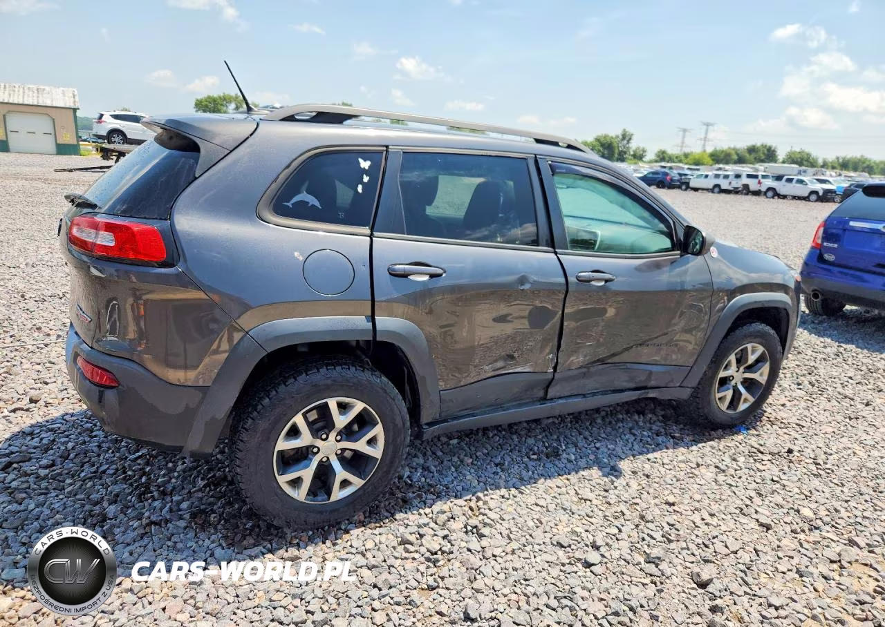 2015 Jeep Cherokee Trailhawk VIN:1C4PJMBS3FW674893 - 3