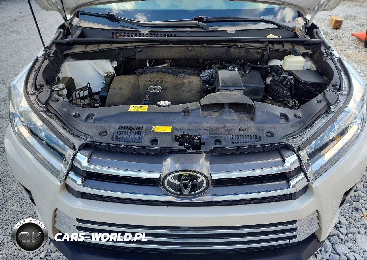 2018 Toyota Highlander Limited Platinum VIN:5TDDZRFH5JS848379 - 11