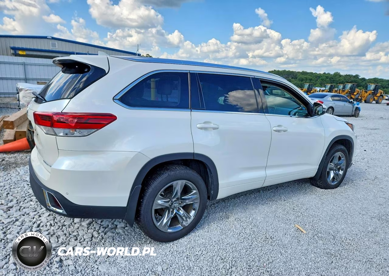 2018 Toyota Highlander Limited Platinum VIN:5TDDZRFH5JS848379 - 3
