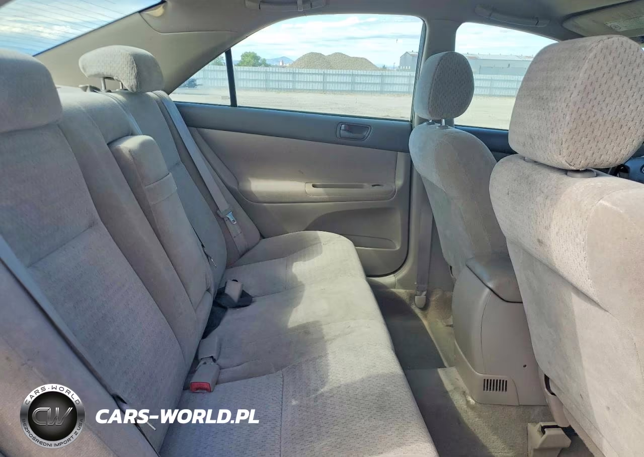 2002 Toyota Camry Le VIN:JTDBE32K320069438 - 10