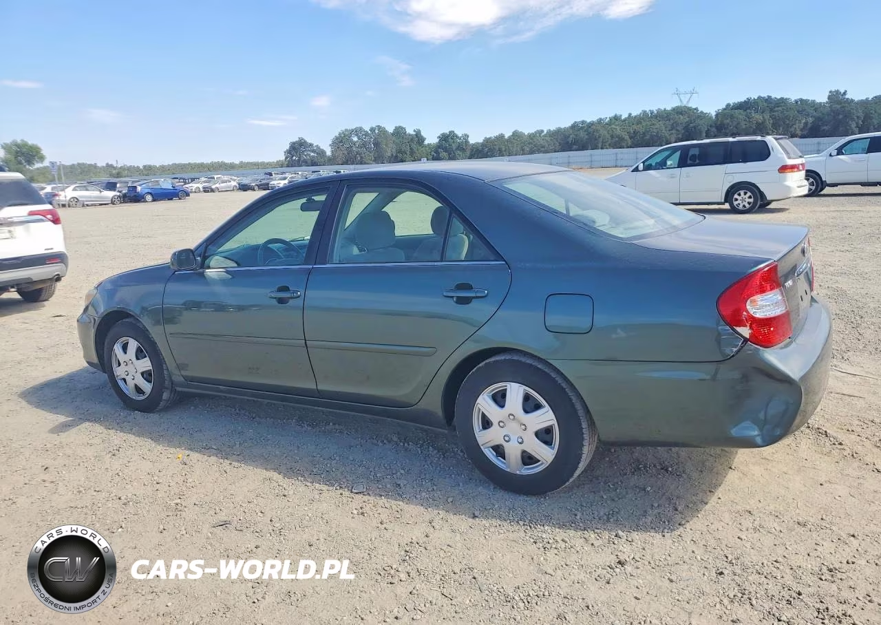 2002 Toyota Camry Le VIN:JTDBE32K320069438 - 2