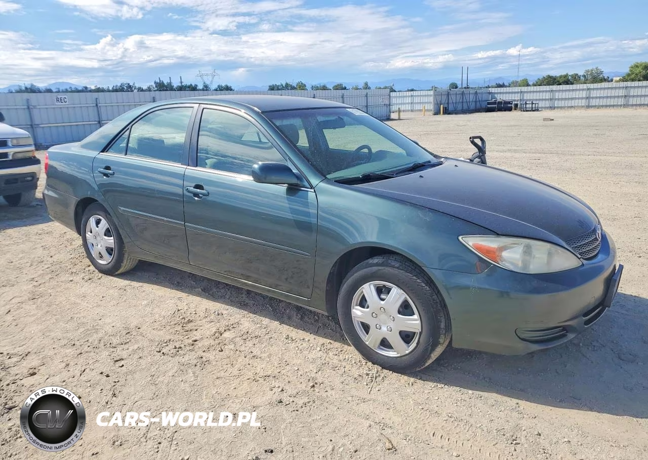 2002 Toyota Camry Le VIN:JTDBE32K320069438 - 4