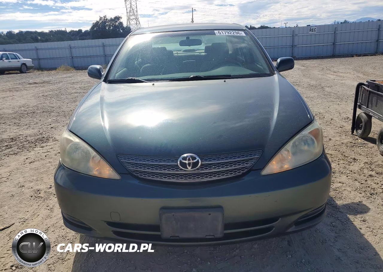 2002 Toyota Camry Le VIN:JTDBE32K320069438 - 5
