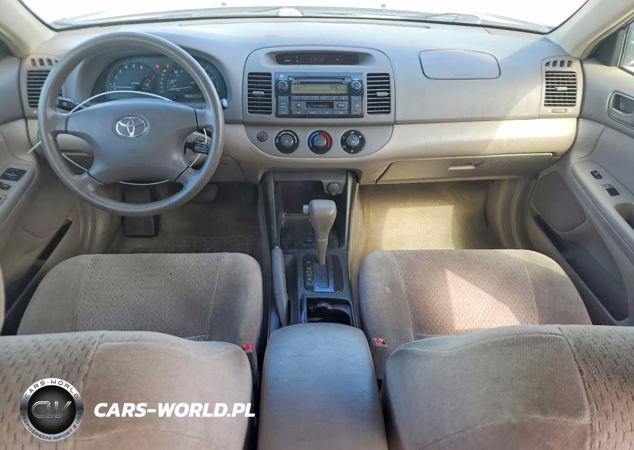 2002 Toyota Camry Le VIN:JTDBE32K320069438 - 8