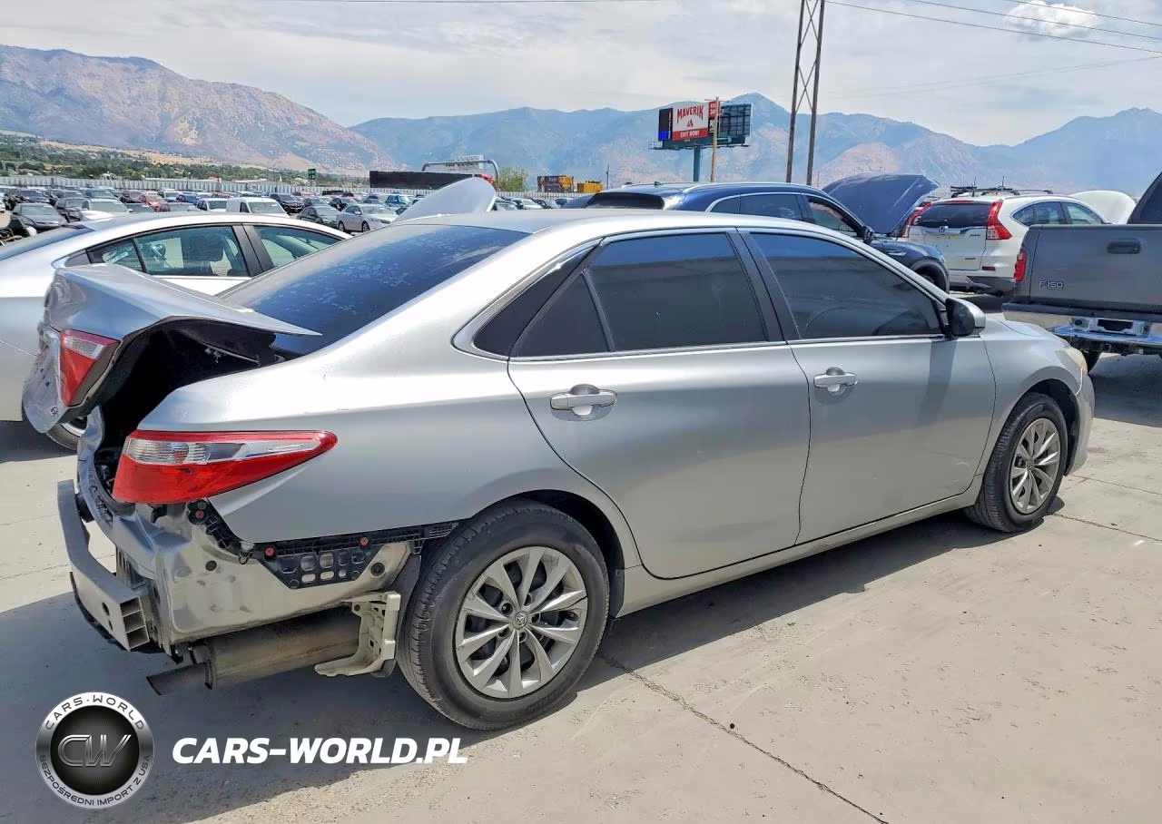 2017 Toyota Camry Le VIN:4T1BF1FK2HU454840 - 3