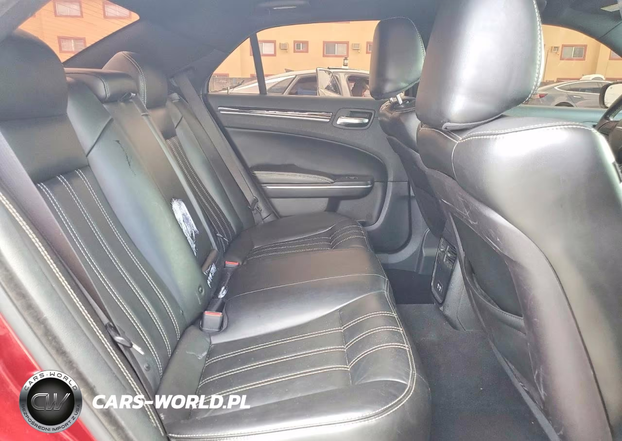 2019 Chrysler 300 S VIN:2C3CCABG9KH655989 - 10