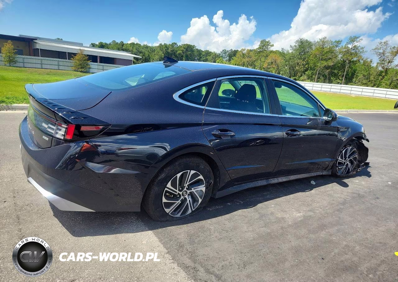 2026 Hyundai Sonata Hybrid Blue VIN:KMHL24JJ8TA146551 - 3