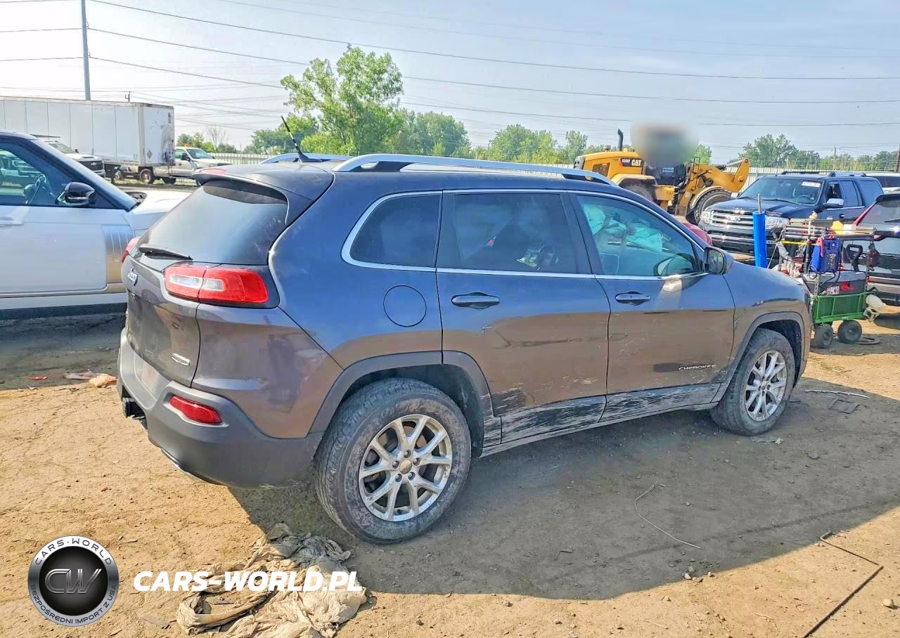 2015 Jeep Cherokee Latitude VIN:1C4PJMCS8FW502700 - 3
