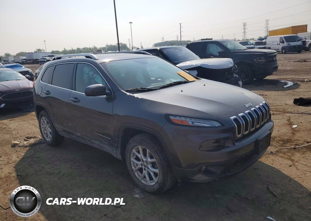 2015 Jeep Cherokee Latitude VIN:1C4PJMCS8FW502700 - 4