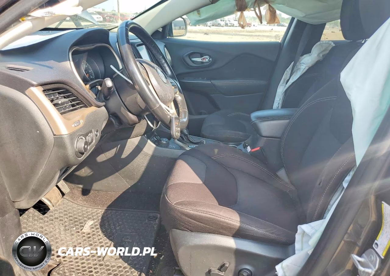 2015 Jeep Cherokee Latitude VIN:1C4PJMCS8FW502700 - 7