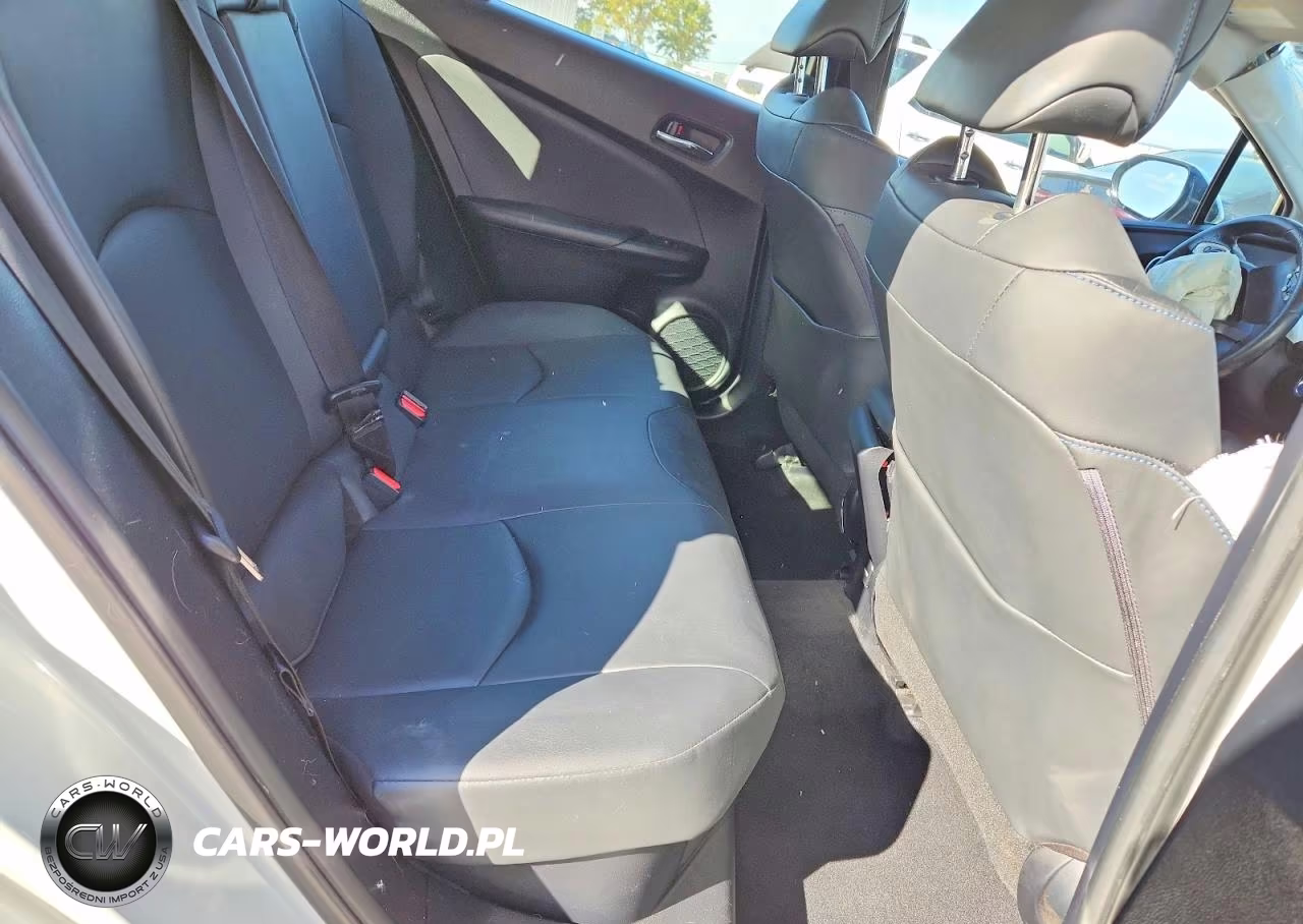 2016 Toyota Prius Four Touring VIN:JTDKARFU0G3008516 - 10