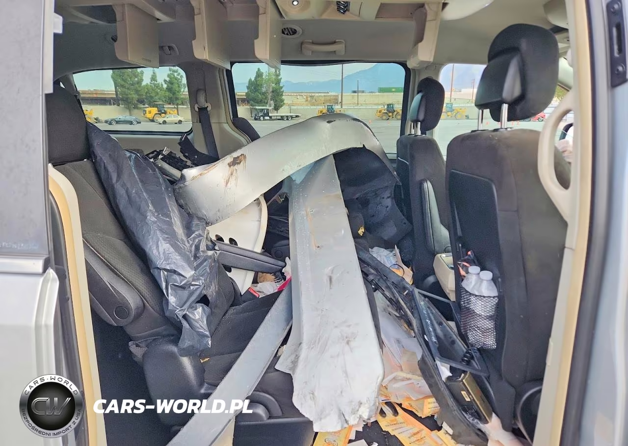 2012 Dodge Grand Caravan Crew VIN:2C4RDGDG3CR110885 - 11