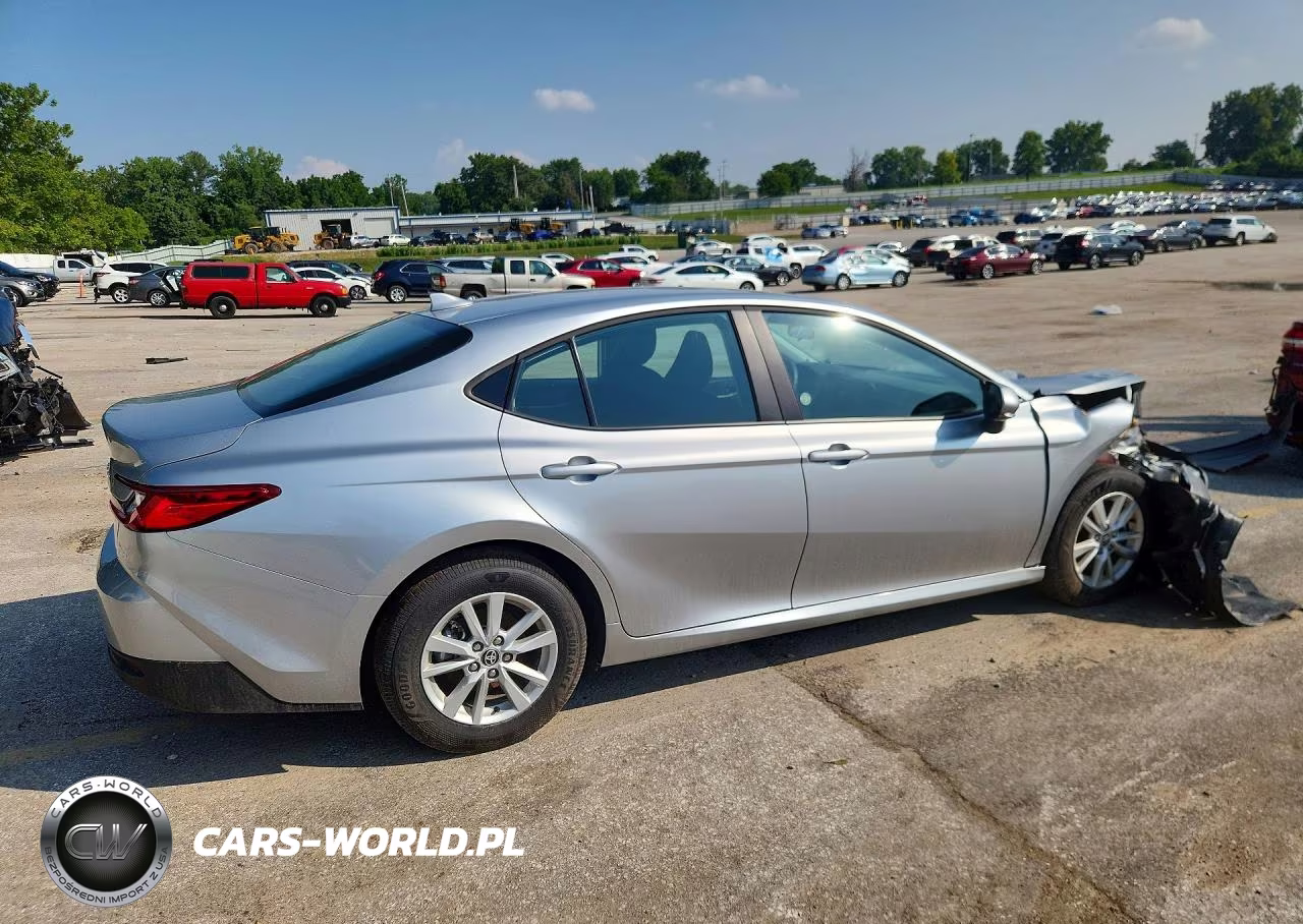 2026 Toyota Camry Le VIN:4T1DAACK9TU713571 - 3