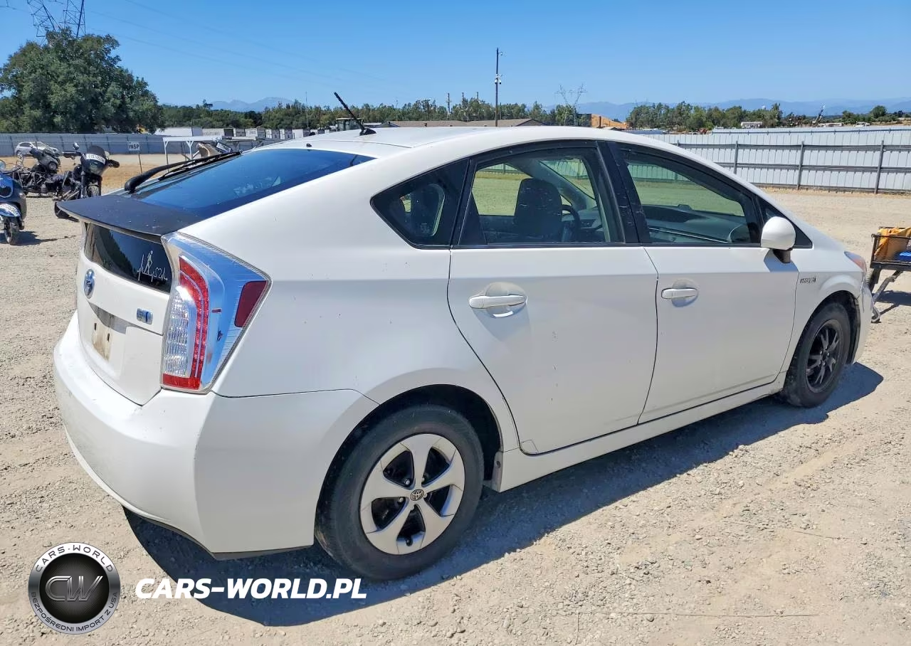 2014 Toyota Prius Two VIN:JTDKN3DU6E0369154 - 3