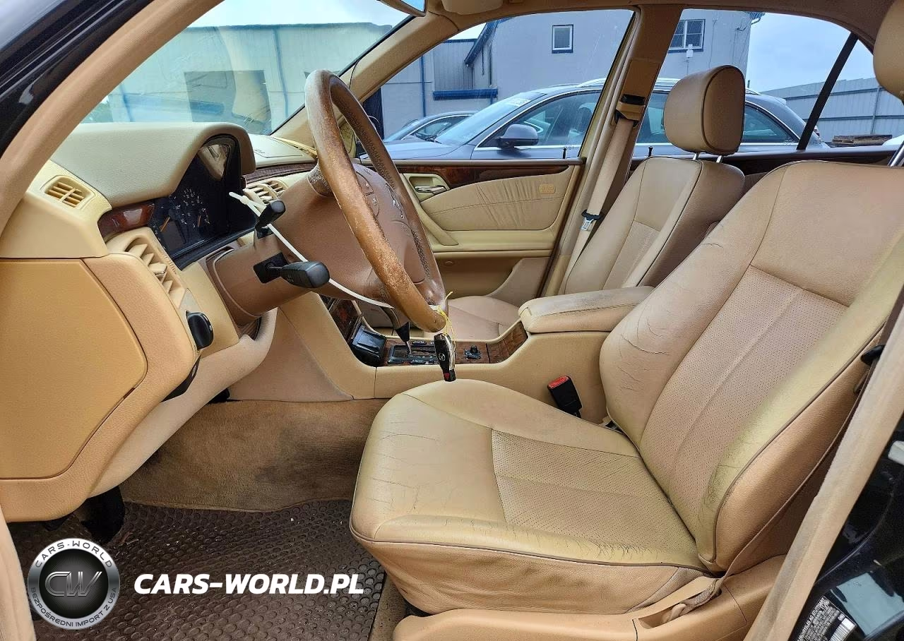 2001 Mercedes-Benz E 320 4Matic VIN:WDBJF82J41X052469 - 7