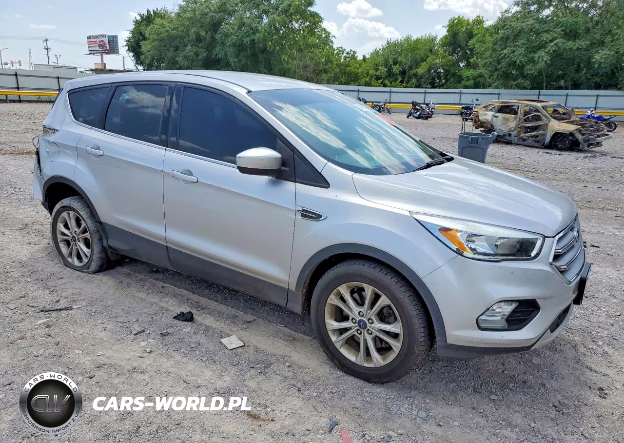 2017 Ford Escape Se VIN:1FMCU9GD1HUB02339 - 4