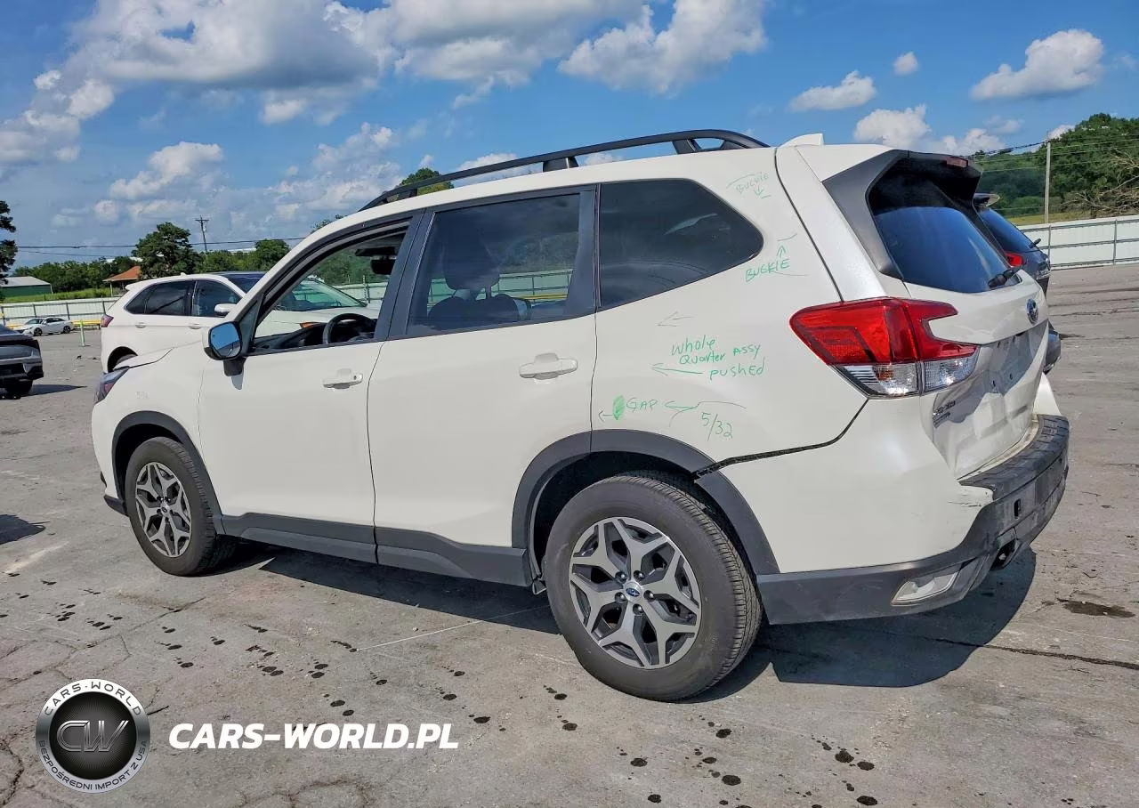 2022 Subaru Forester Premium VIN:JF2SKAEC8NH444605 - 2