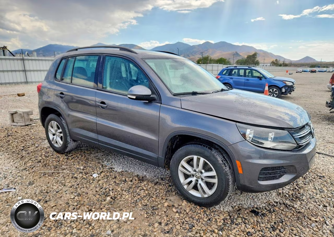 2016 Volkswagen Tiguan S VIN:WVGAV7AX6GW593649 - 4