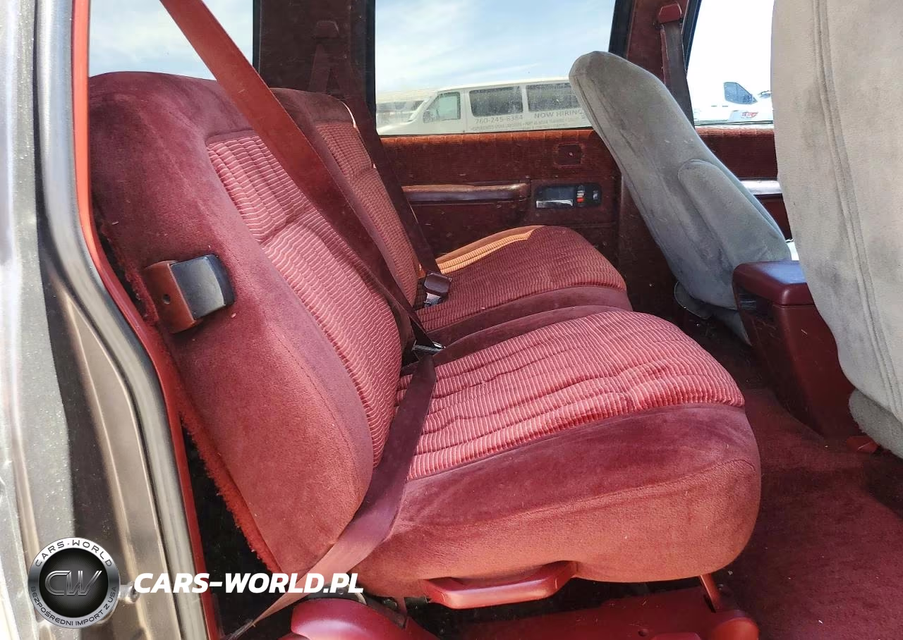 1992 GMC Suburban C1500 VIN:1GKEC16K2NJ728713 - 11