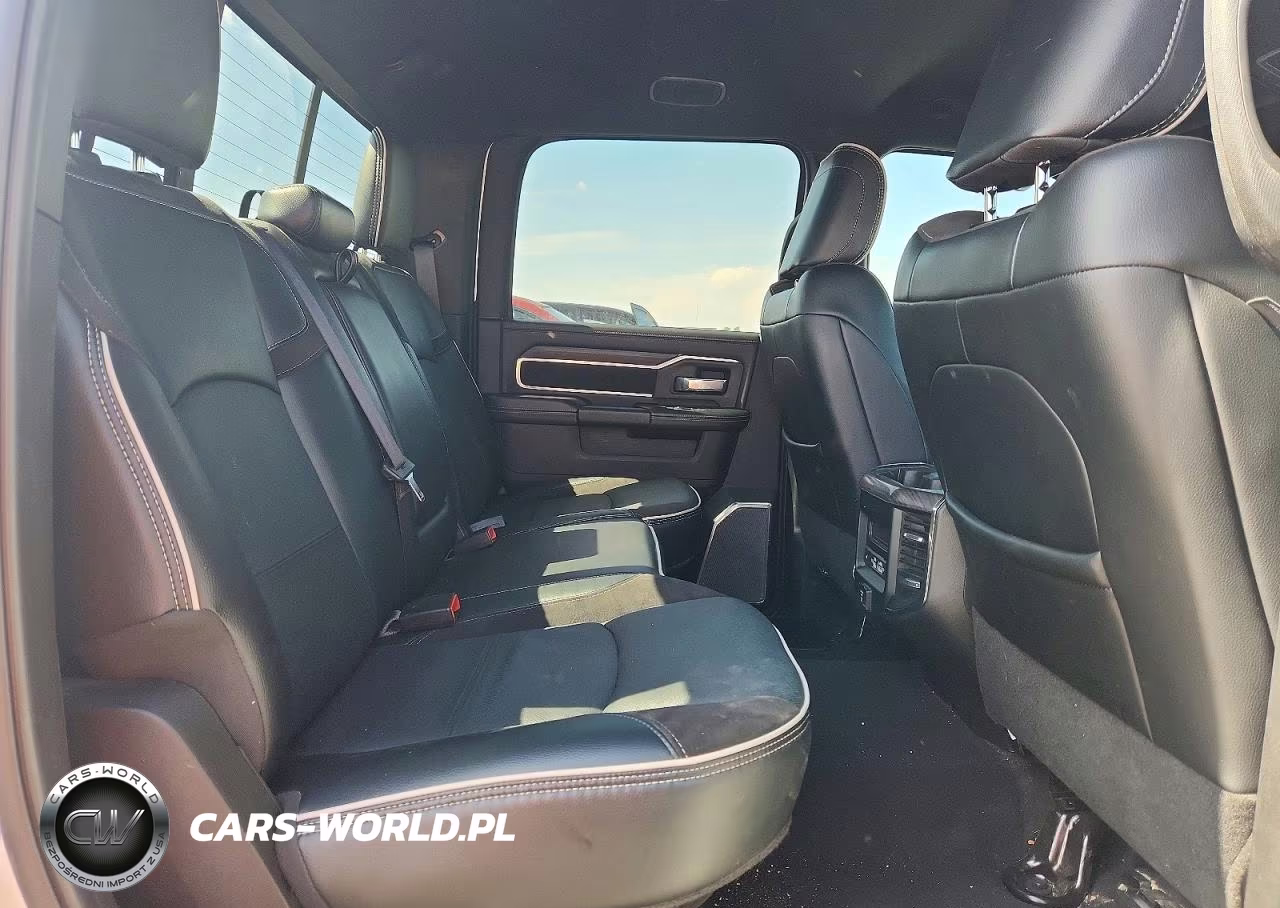 2025 Ram 3500 Laramie VIN:3C63RRJL6SG505577 - 10