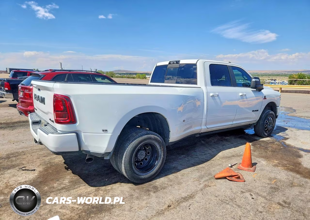 2025 Ram 3500 Laramie VIN:3C63RRJL6SG505577 - 3