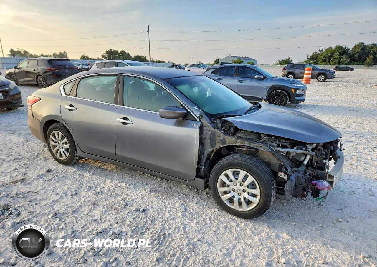 2014 Nissan Altima 2.5 S VIN:1N4AL3AP3EC109038 - 4