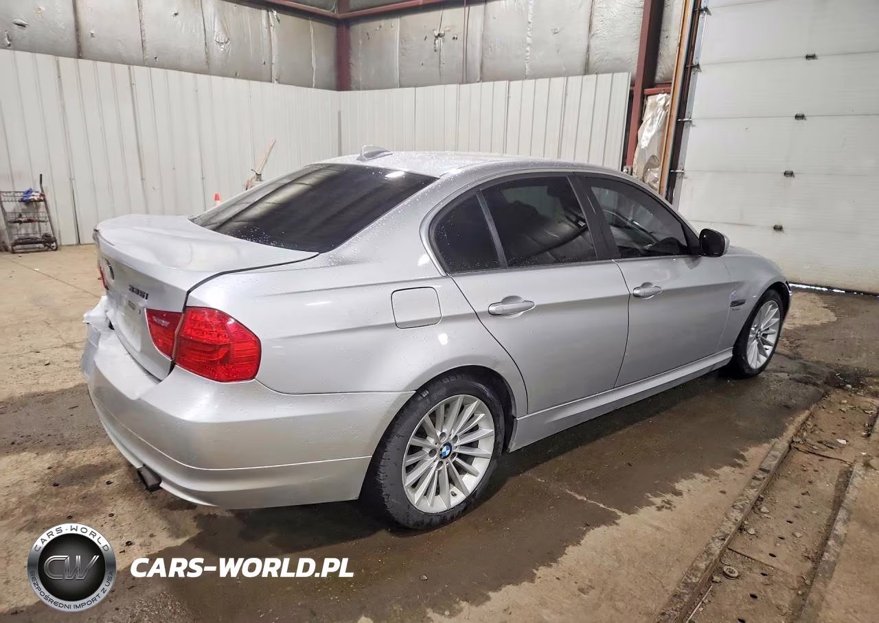 2011 BMW 335 Xi VIN:WBAPL5C54BA920556 - 3