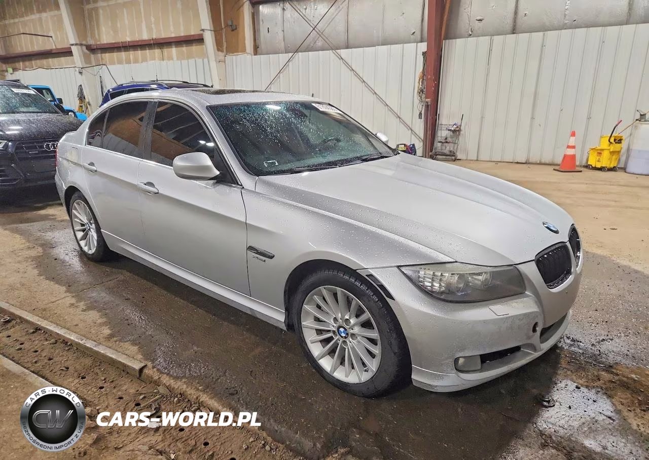 2011 BMW 335 Xi VIN:WBAPL5C54BA920556 - 4