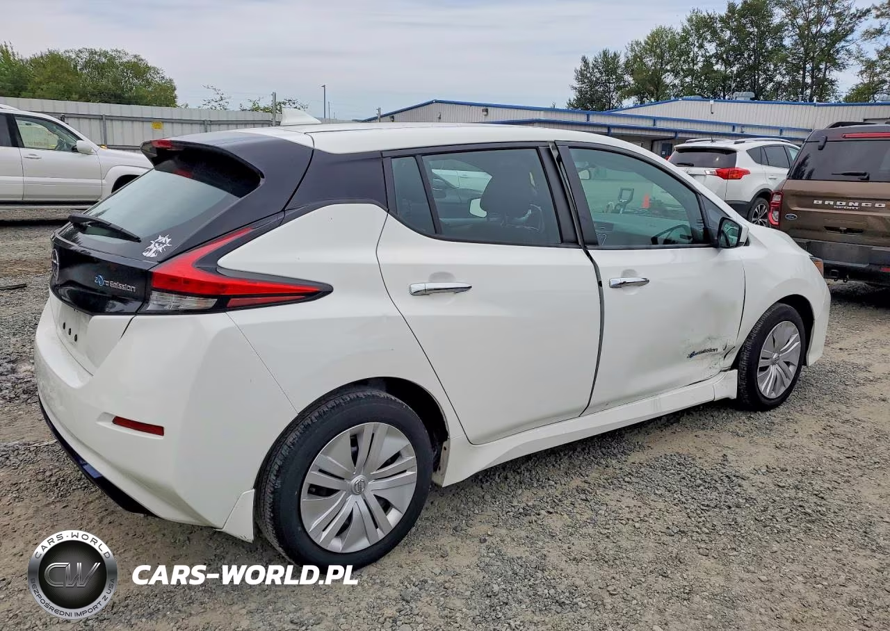 2018 Nissan Leaf S VIN:1N4AZ1CP6JC304920 - 3