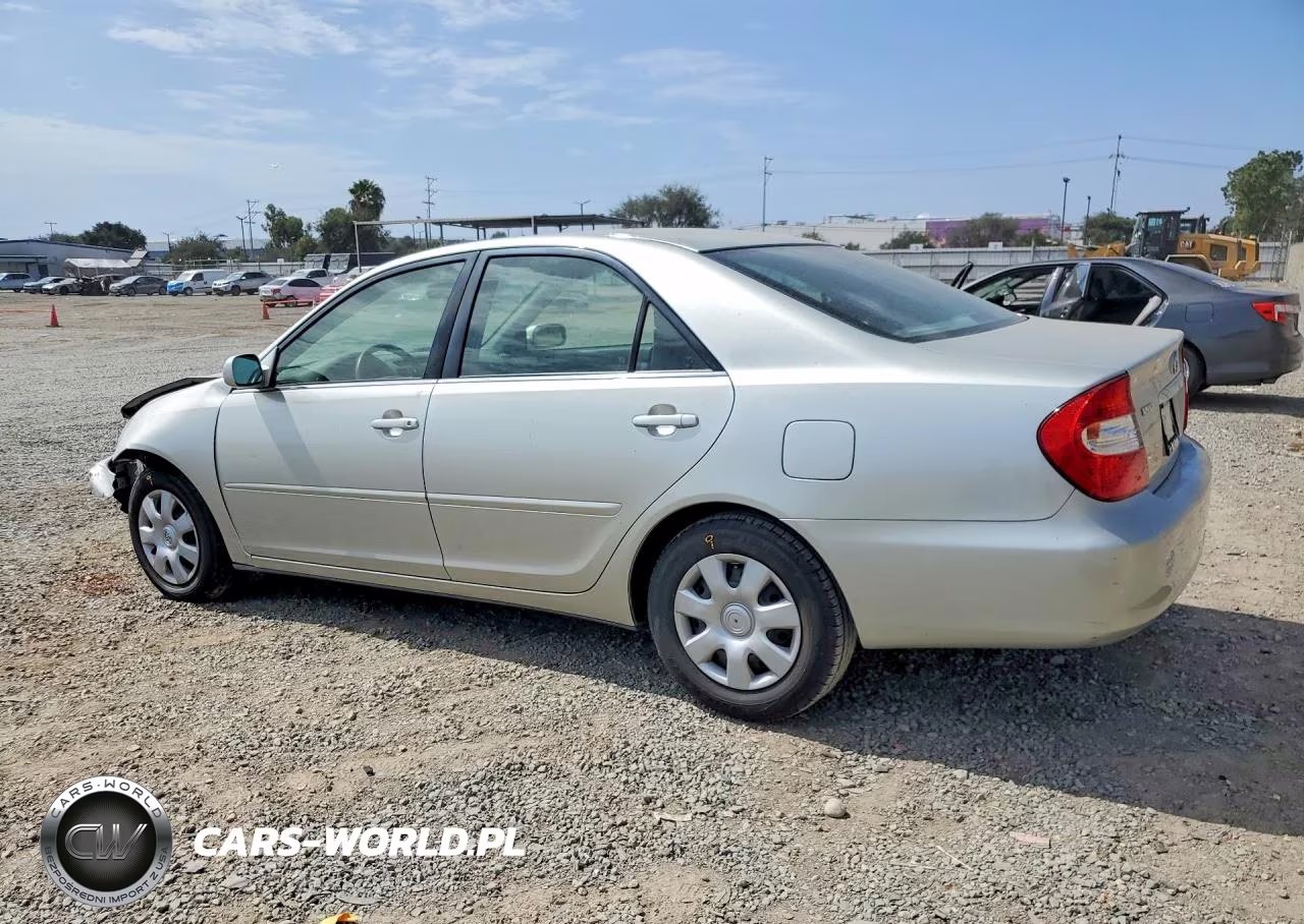 2002 Toyota Camry Le VIN:JTDBE32K820131643 - 2