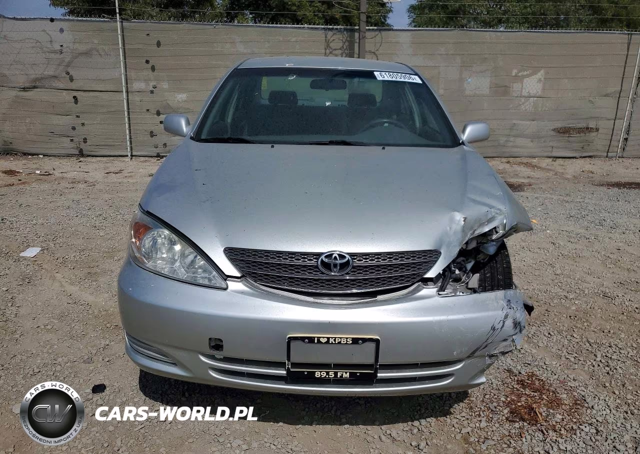 2002 Toyota Camry Le VIN:JTDBE32K820131643 - 5