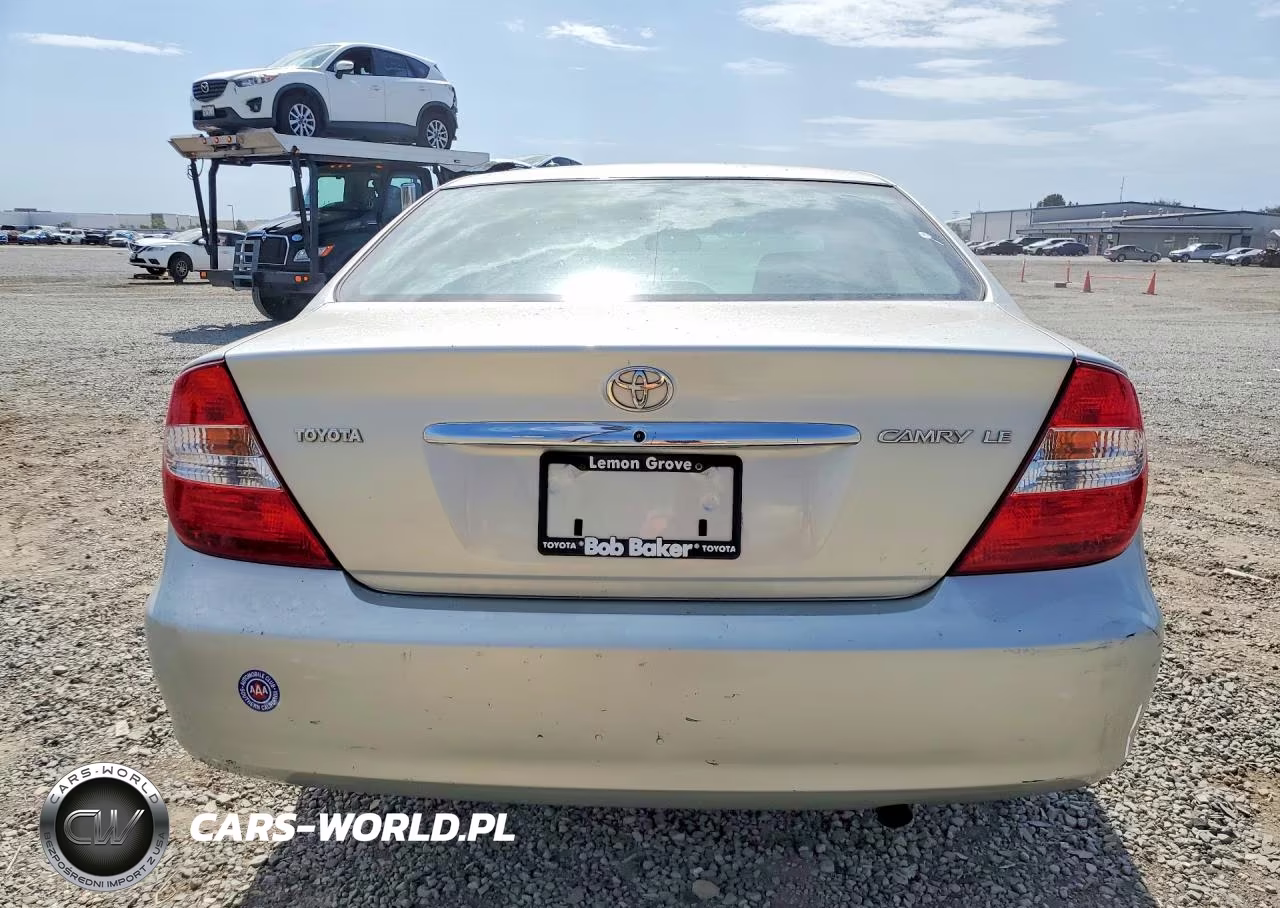 2002 Toyota Camry Le VIN:JTDBE32K820131643 - 6
