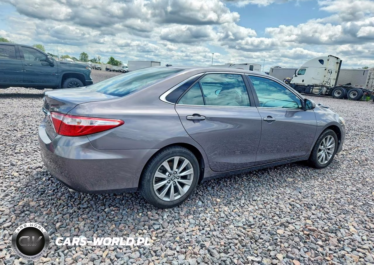 2016 Toyota Camry Xle VIN:4T1BF1FK6GU595604 - 3