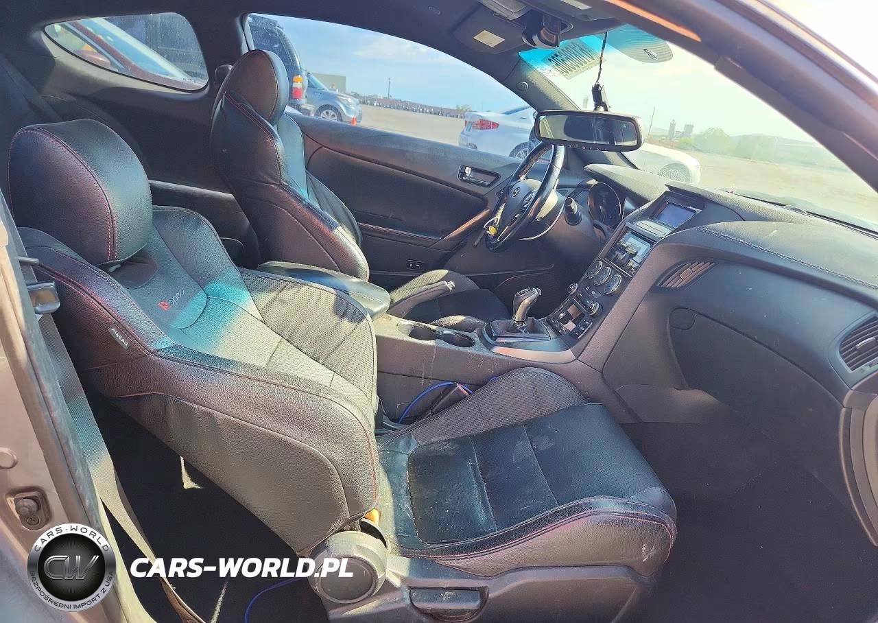2015 Hyundai Genesis Coupe 3.8 R-Spec VIN:KMHHU6KJ8FU125695 - 10