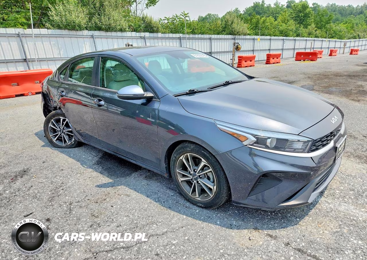 2023 Kia Forte Lxs VIN:3KPF24AD6PE661885 - 4