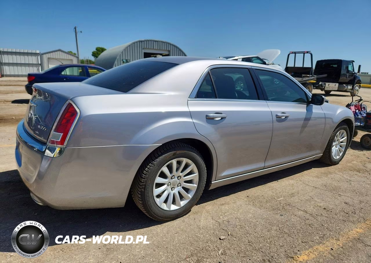 2013 Chrysler 300 VIN:2C3CCAAG0DH630693 - 3