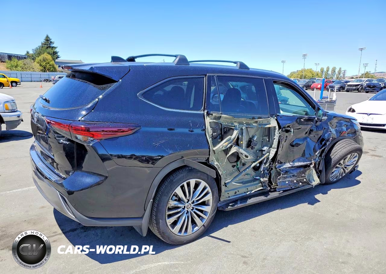 2025 Toyota Highlander Hybrid Platinum VIN:5TDEBRCHXSS649164 - 3