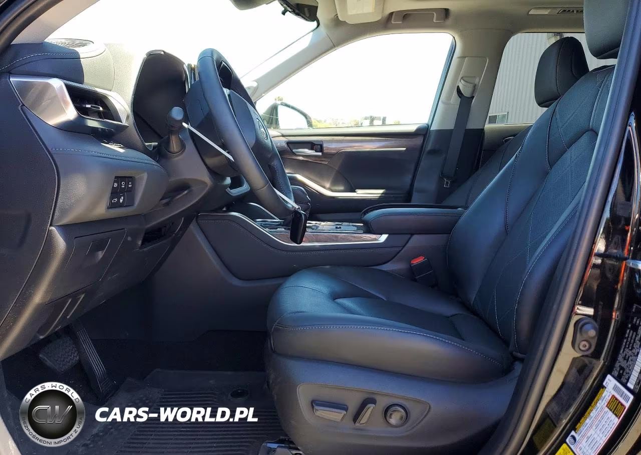2025 Toyota Highlander Hybrid Platinum VIN:5TDEBRCHXSS649164 - 7