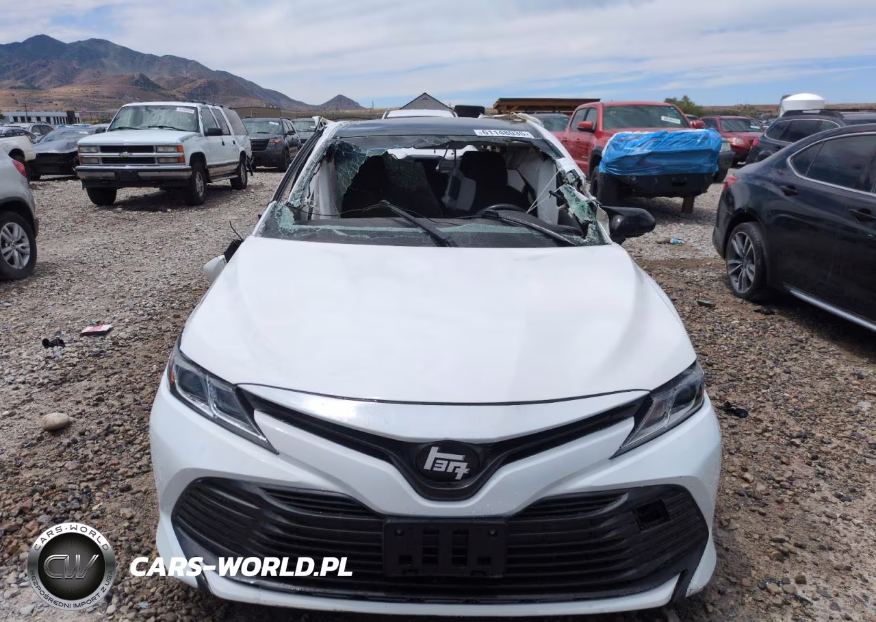 2018 Toyota Camry Le VIN:JTNB11HK2J3037015 - 5