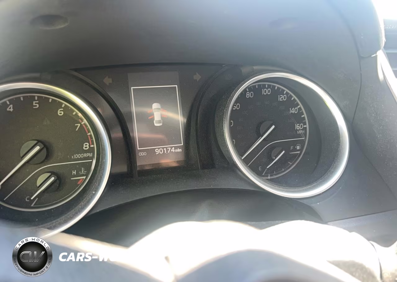 2018 Toyota Camry Le VIN:JTNB11HK2J3037015 - 9