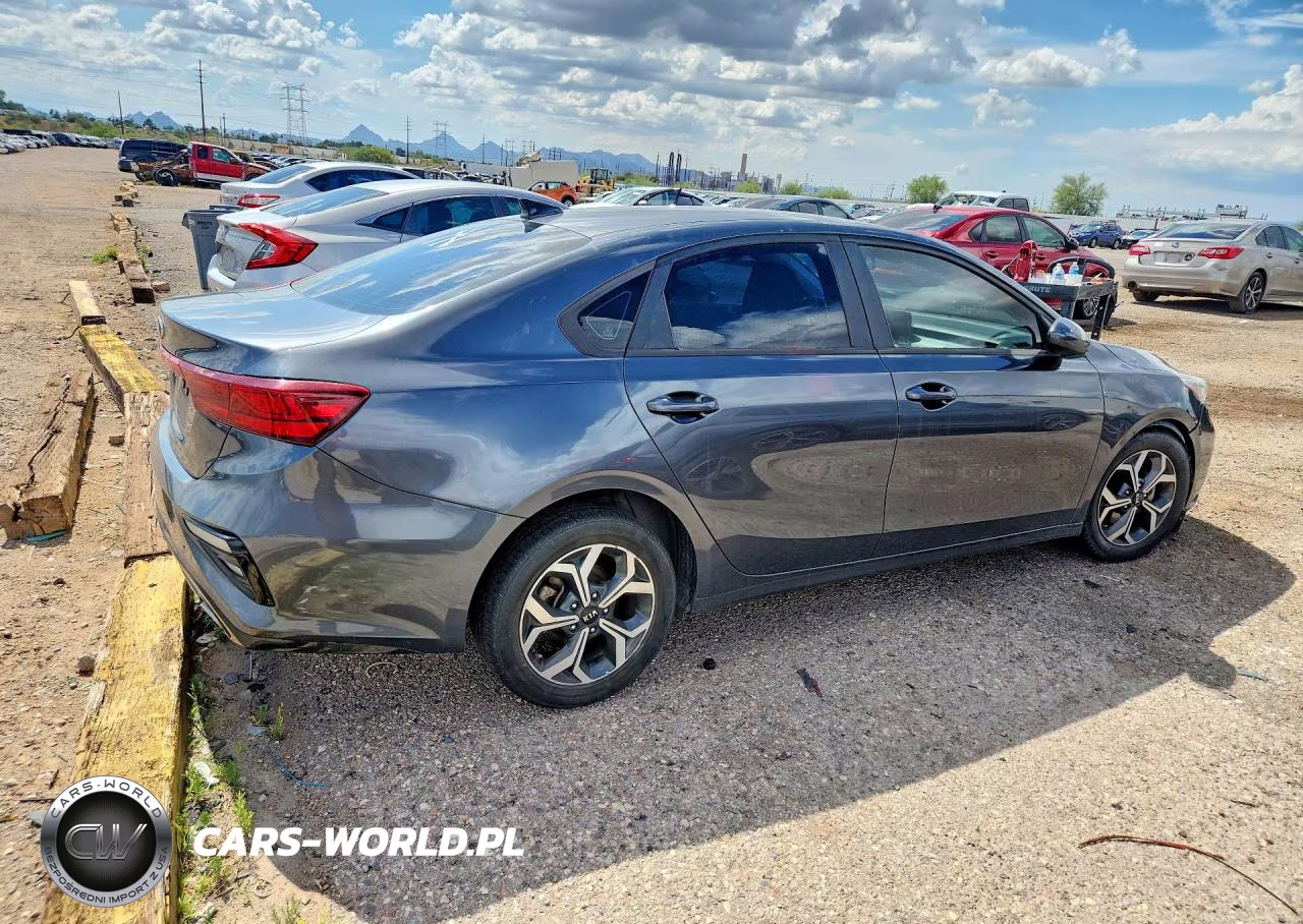 2021 Kia Forte Lxs VIN:3KPF24AD6ME294837 - 3