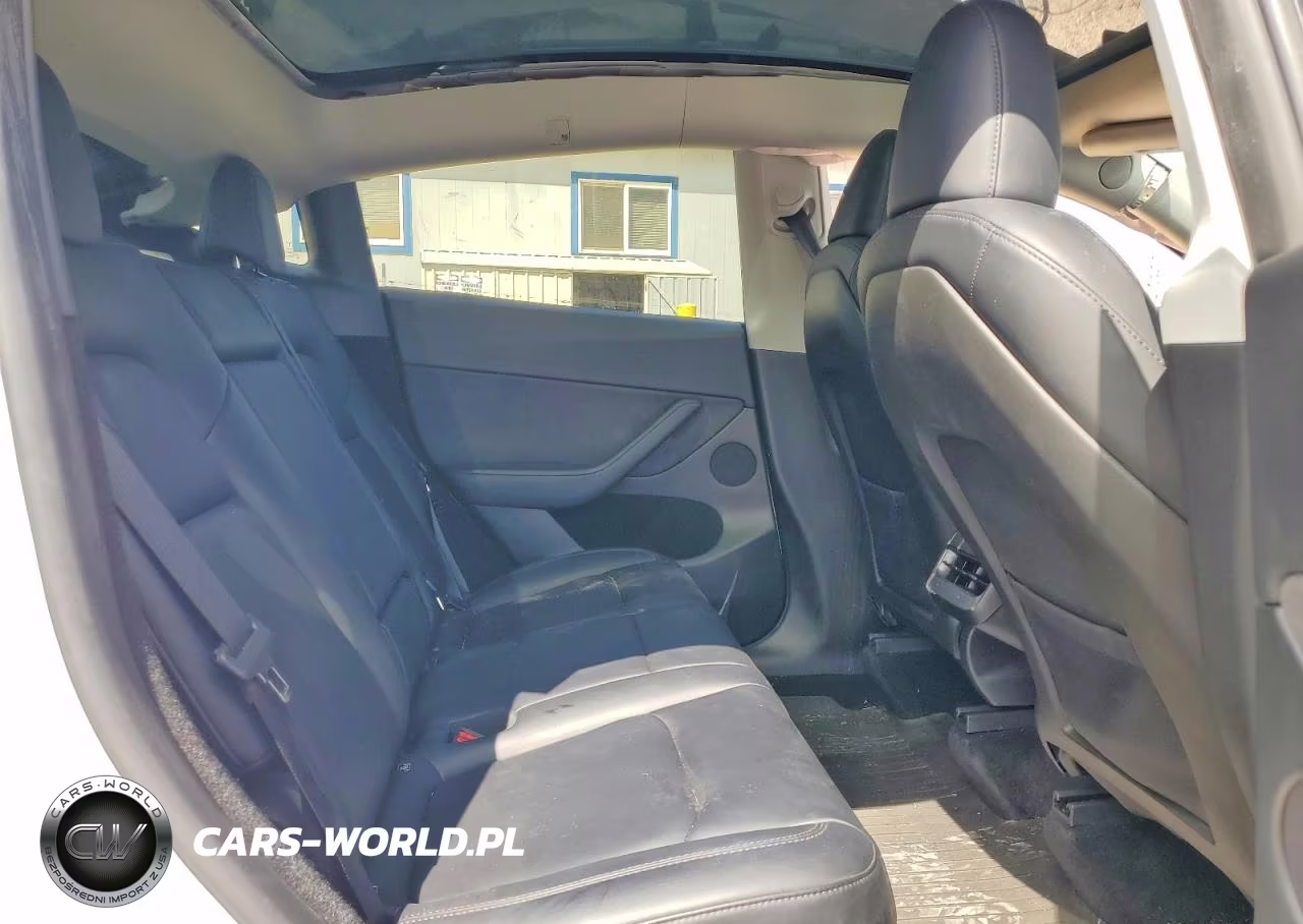 2024 Tesla Model Y VIN:7SAYGDED0RF102563 - 11
