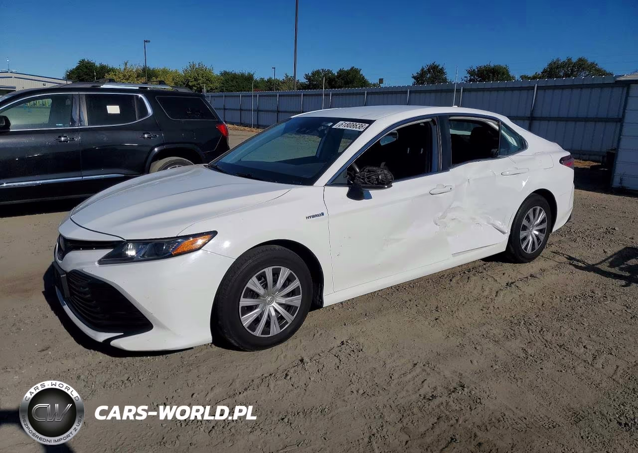2020 Toyota Camry Le – zdjęcie 1 z 12