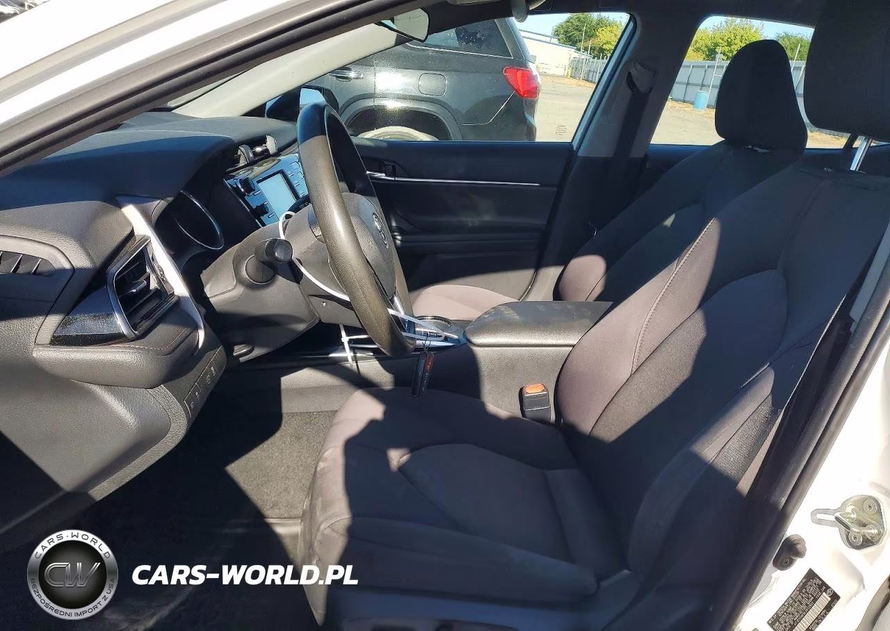 2020 Toyota Camry Le VIN:4T1C31AK5LU012552 - 7