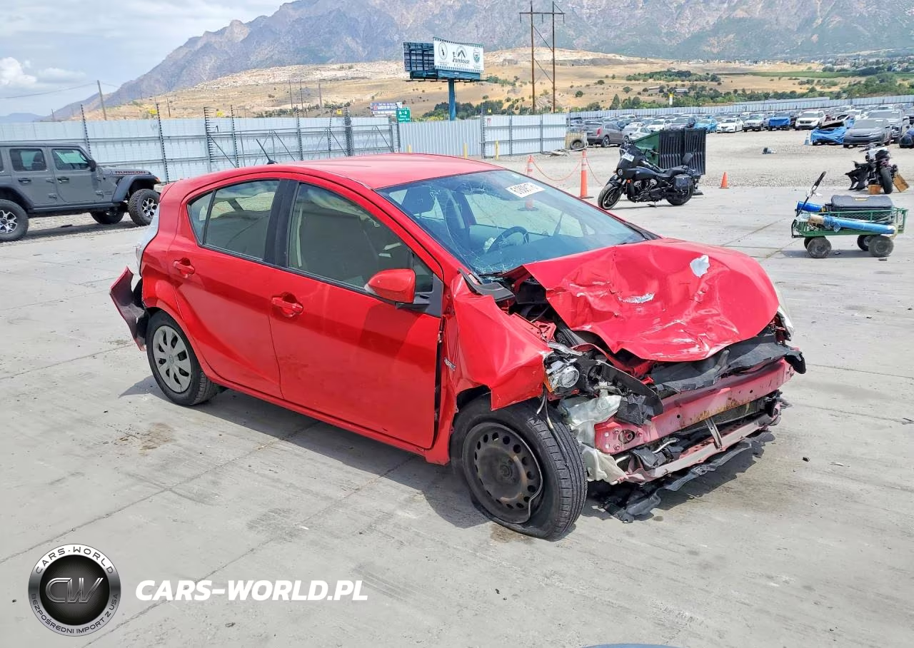2013 Toyota Prius C Two VIN:JTDKDTB35D1528557 - 4