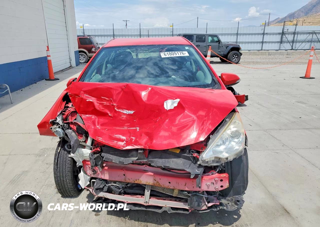 2013 Toyota Prius C Two VIN:JTDKDTB35D1528557 - 5