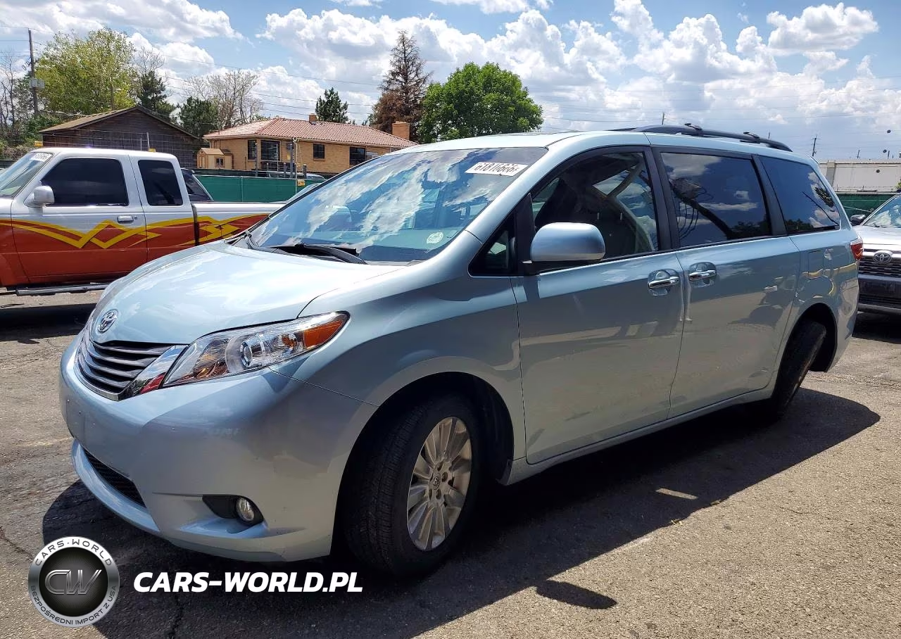 2015 Toyota Sienna Xle 7-Passenger – zdjęcie 1 z 13