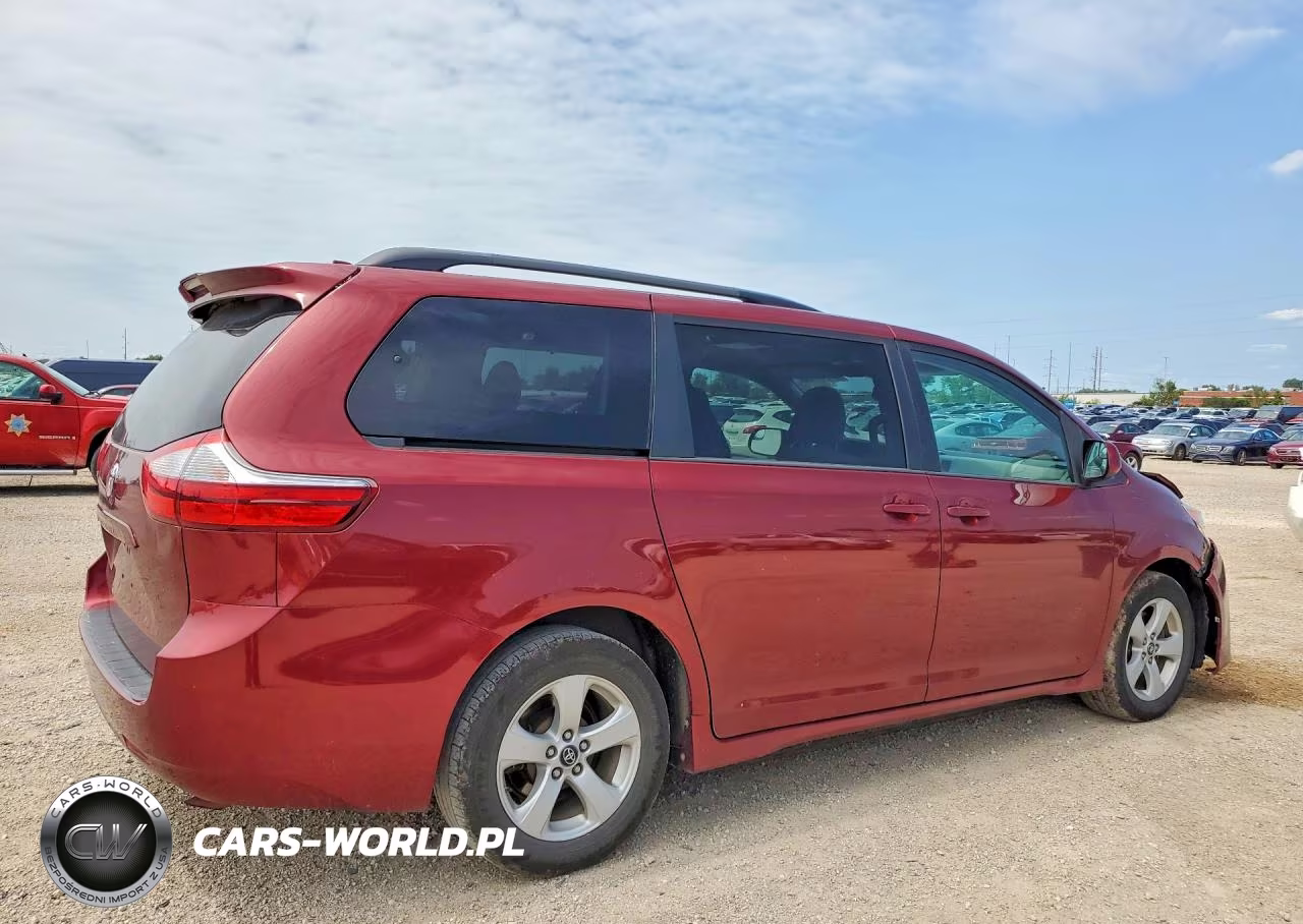 2019 Toyota Sienna Le VIN:5TDKZ3DC2KS983946 - 3
