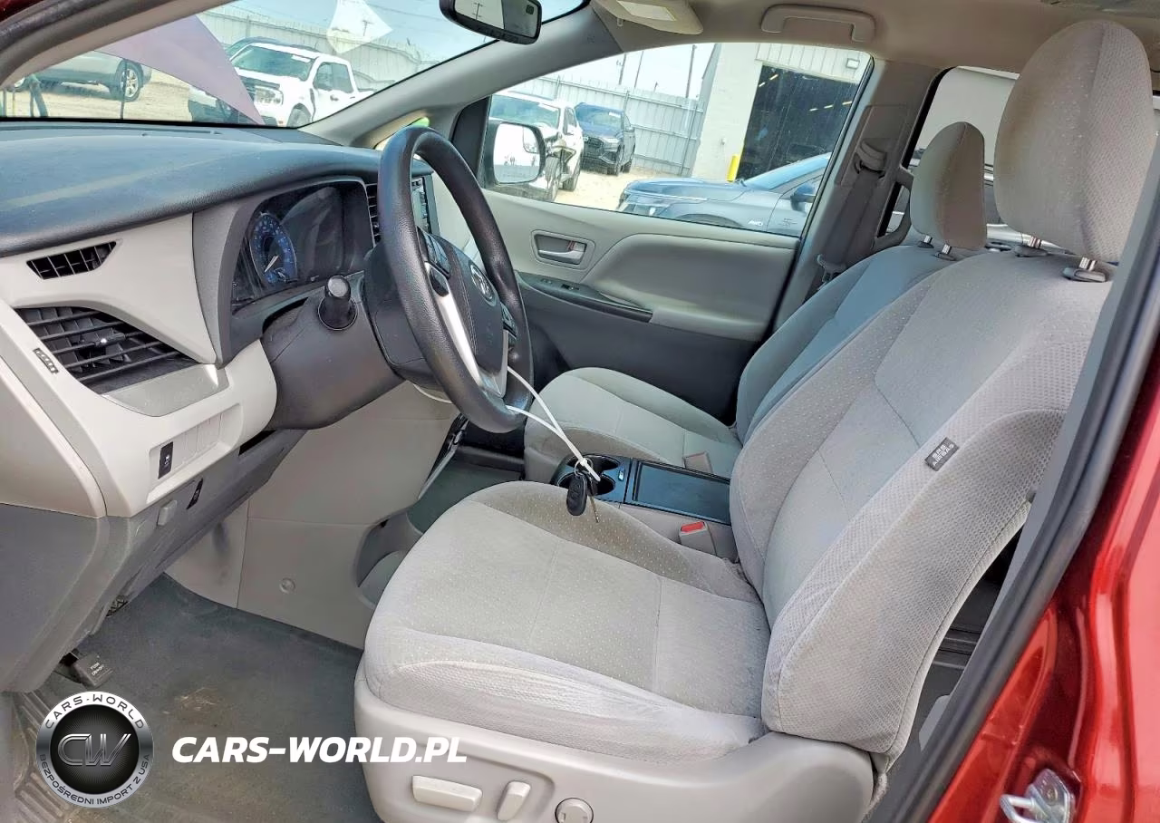 2019 Toyota Sienna Le VIN:5TDKZ3DC2KS983946 - 7